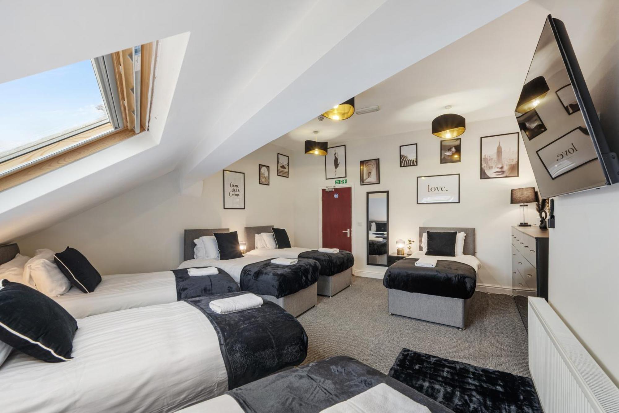 Air Host & Stay - Anfield Cosy Stays, Sleeps 14 Liverpool Extérieur photo